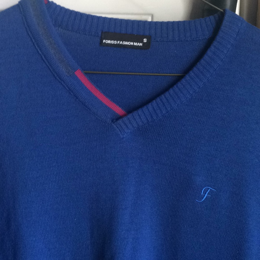 New unworn V-neck pullover